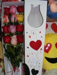 CAJA DE 12 ROSAS 